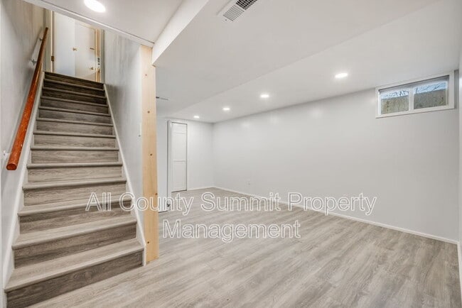 Building Photo - 2299 Zinnia Way