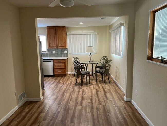 Building Photo - Charming 1BR House in Lakewood
