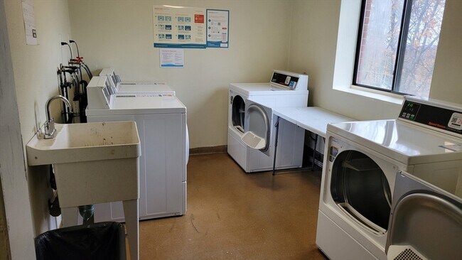 Building Photo - 145 Pleasant St