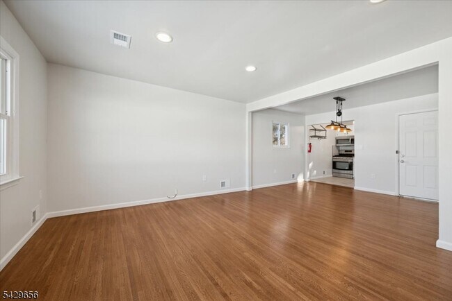 Building Photo - 64 Lorraine Terrace