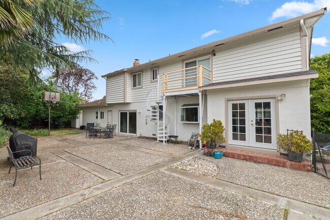 Building Photo - 142 Burgess Ct