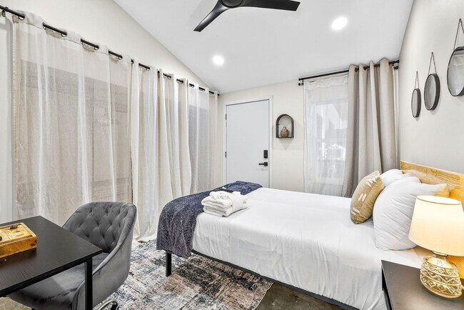 Building Photo - 319 Brentwood Dr