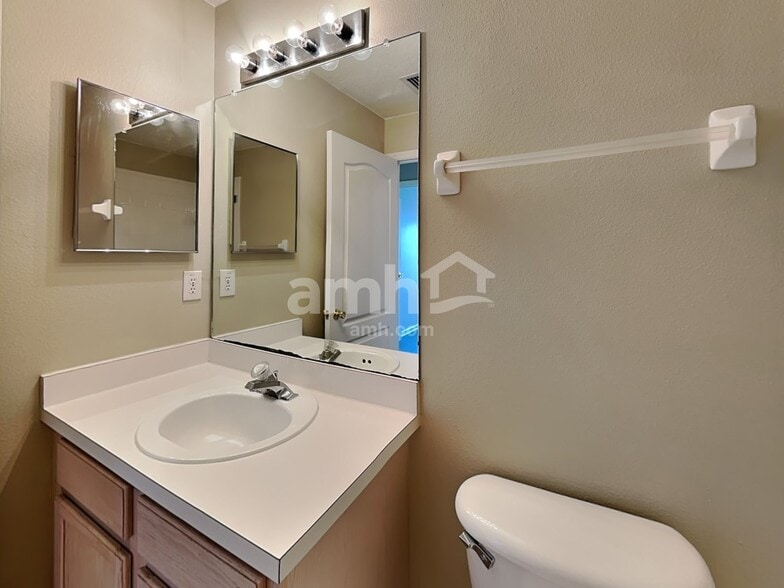 Building Photo - 30839 St Vincent Ct