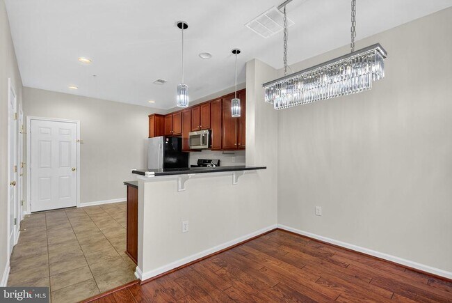 Building Photo - 42563 Highgate Terrace