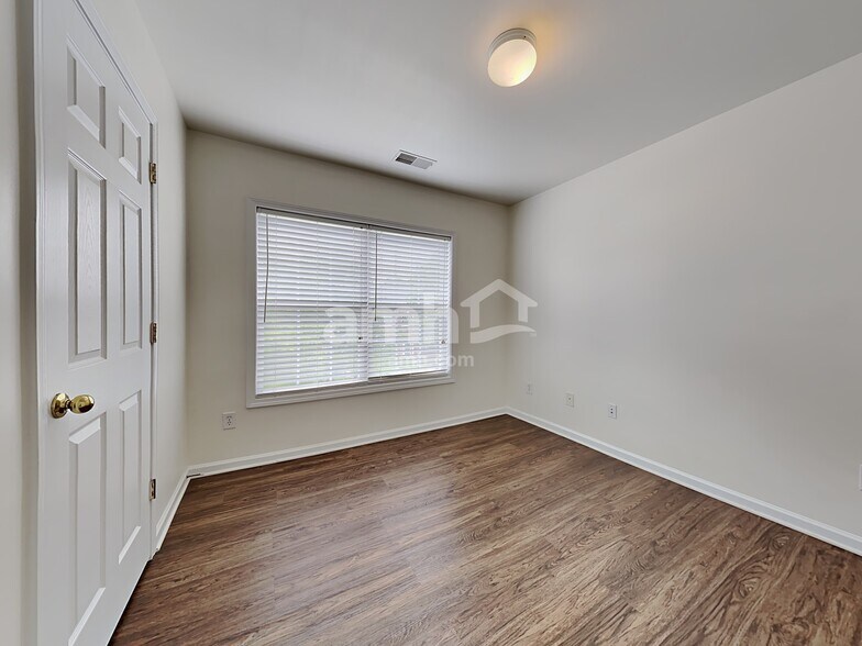 Building Photo - 1315 Emory Ln NW