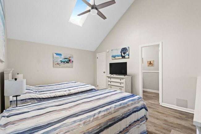 Building Photo - Fully Furnished - Seasonal or Long Term Op...