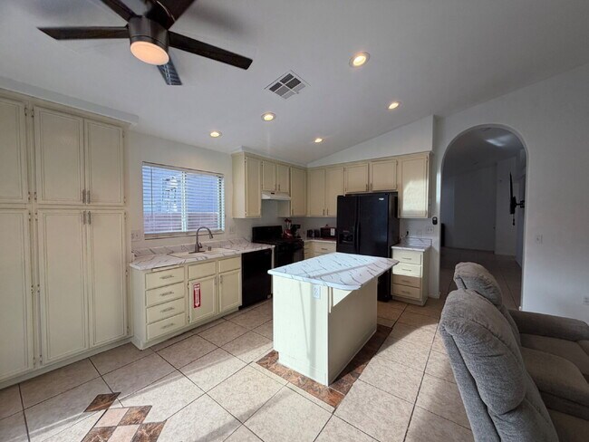 Building Photo - SINGLE-STORY HOME | GATED COMMUNITY | FLEXIBLE FURNISHING OPTIONS I 4 Bedroom Home with Private B...