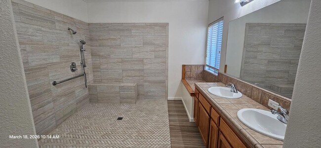 Building Photo - 106 Palm Ct