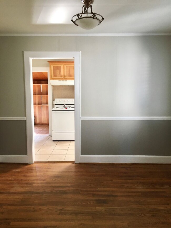 Building Photo - Forest Acres