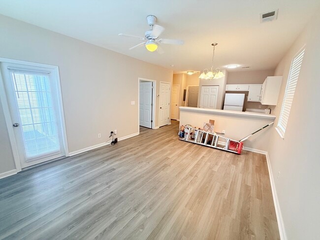 Building Photo - 1306 River Oaks Dr
