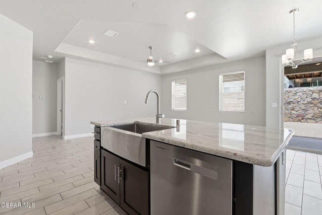 Building Photo - 13131 Oakhampton Ave