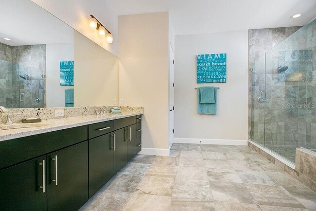 Building Photo - 8455 Via Vittoria Way