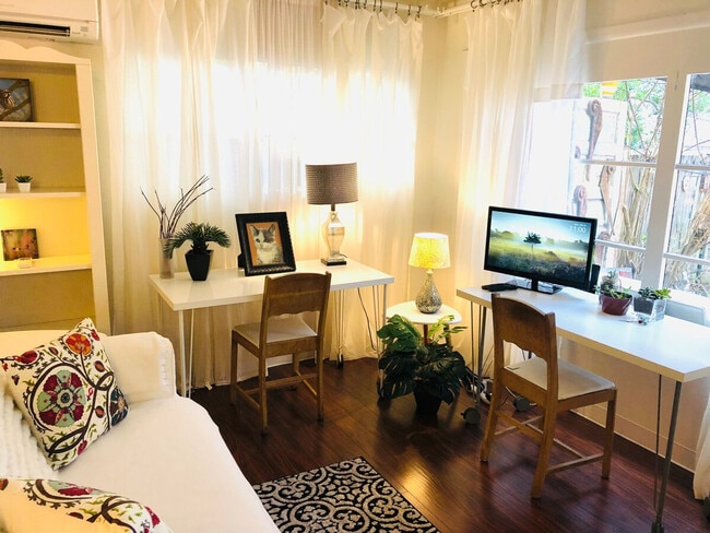 Building Photo - 4136 Beach Dr SW