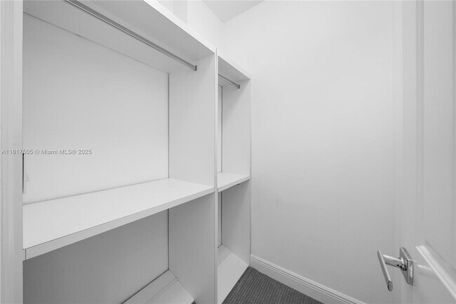 Building Photo - 1643 Brickell Ave