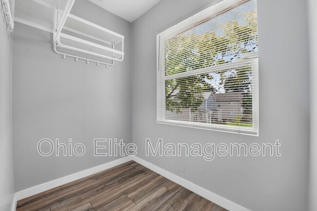 Building Photo - 1094 Oakwood Ave