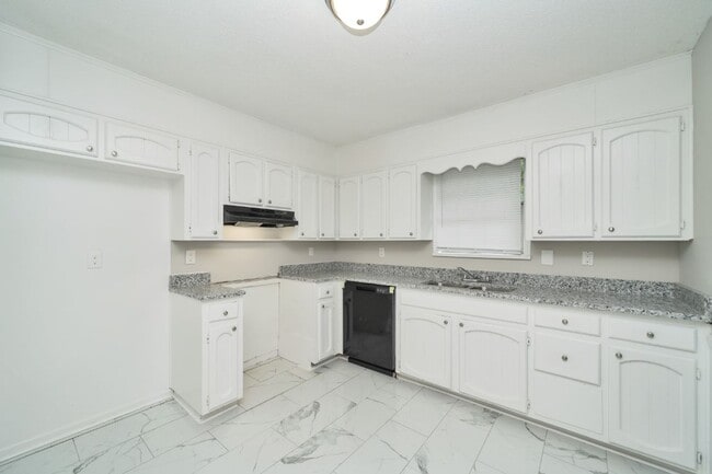 Building Photo - Now Leasing! 4-Bedroom Home with Modern Features & Great Layout