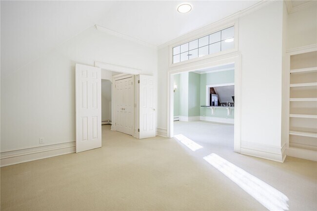 Building Photo - 901 East Ave