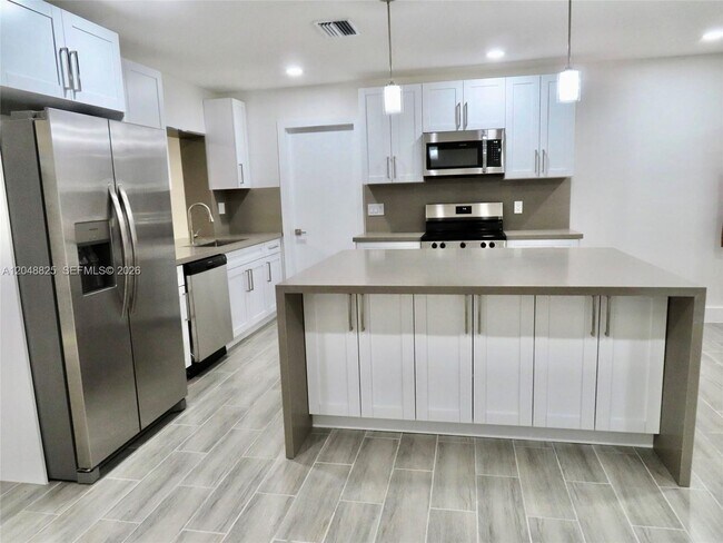 Building Photo - 1030 SW 96th Ave