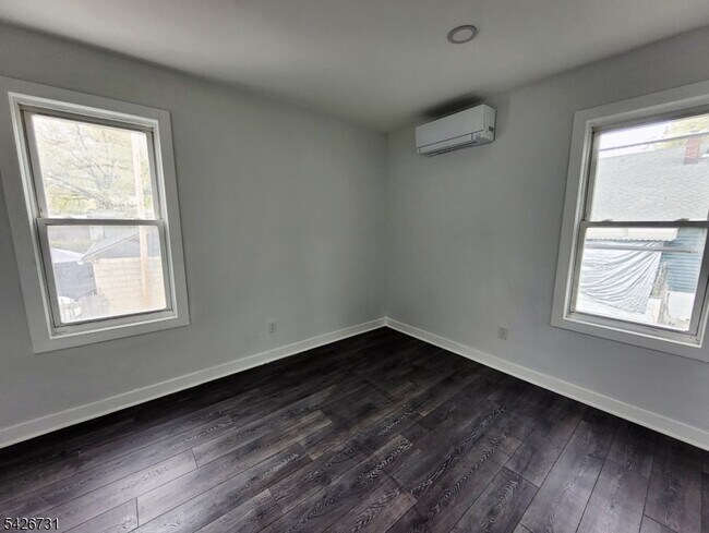 Building Photo - 49 Union Pl