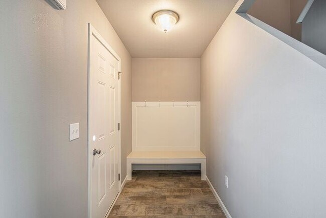 Building Photo - 5484 Eagle Glen Dr SW