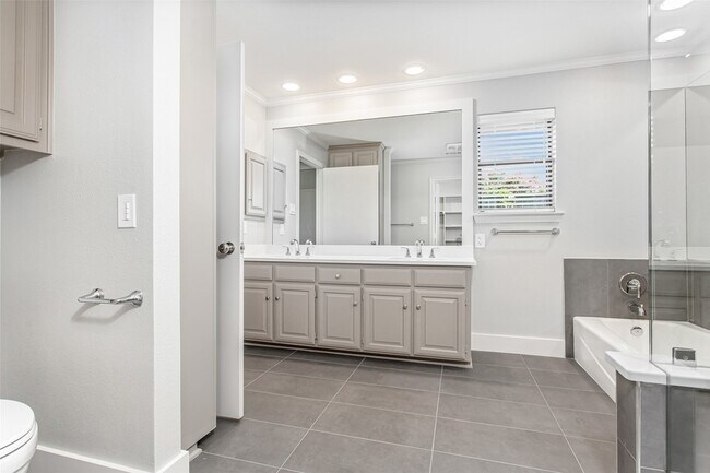 Building Photo - 2117 Promontory Point
