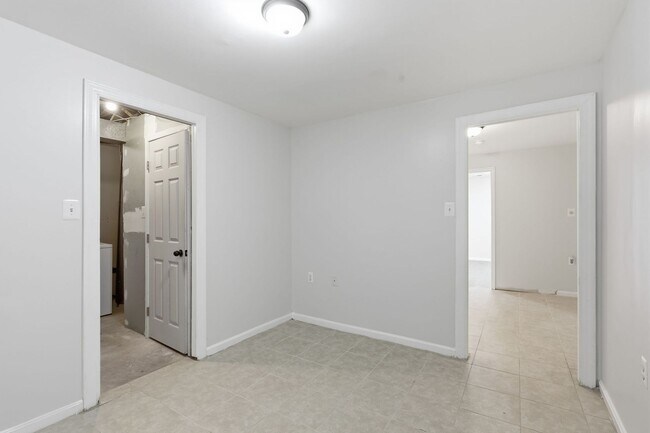 Building Photo - Welcome to this stunning end residence perfectly positioned in a highly desirable setting.