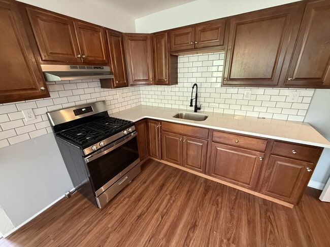 Building Photo - 302 Horace Ave