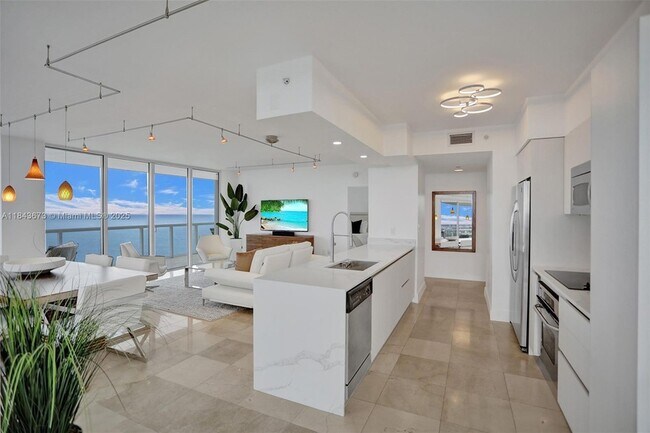 Building Photo - 6365 Collins Ave