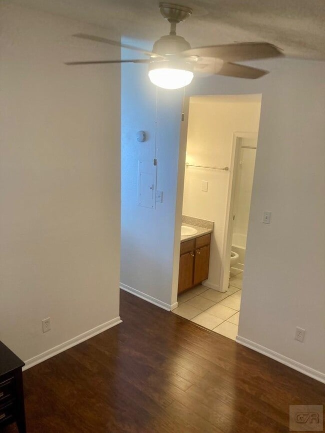 Building Photo - 3506 Cove View Cir