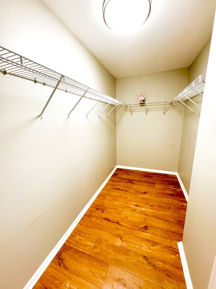 Building Photo - 136 Lionheart Ln