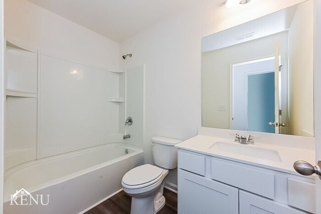 Building Photo - 3106 Calcutta St