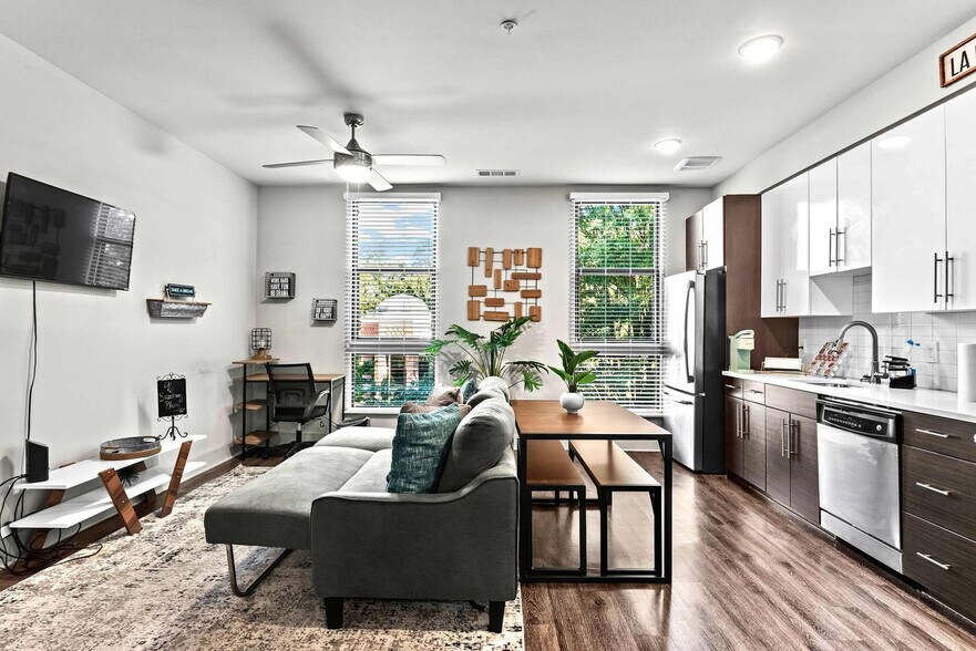 Building Photo - 455 14th St NW