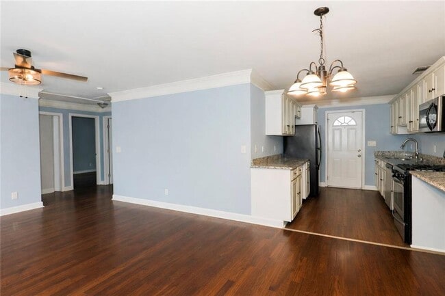 Building Photo - 164 Fairburn Rd SW