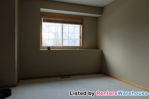 Building Photo - Great 2 Bed 1.5 Bath Townhome