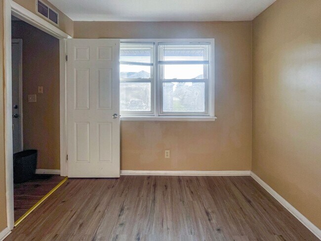 Building Photo - Dishwasher Included