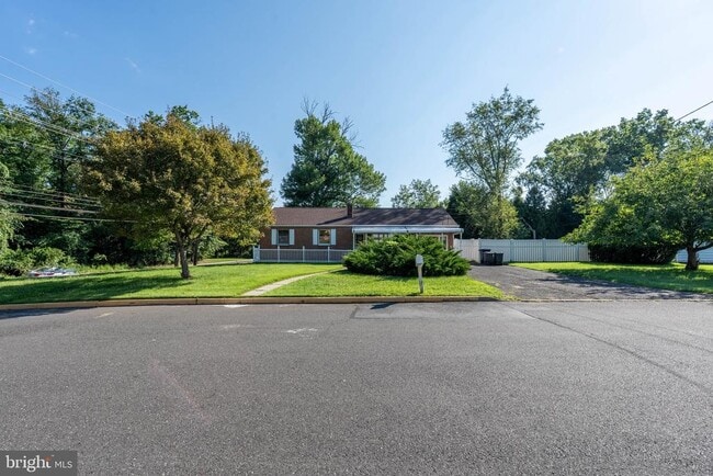 Building Photo - 360 Hollowbrook Dr