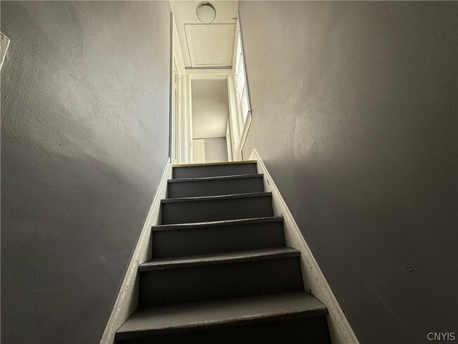 Building Photo - 135 Culbert St