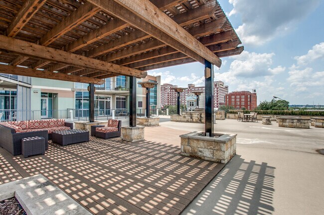 Building Photo - 1001 Belleview St