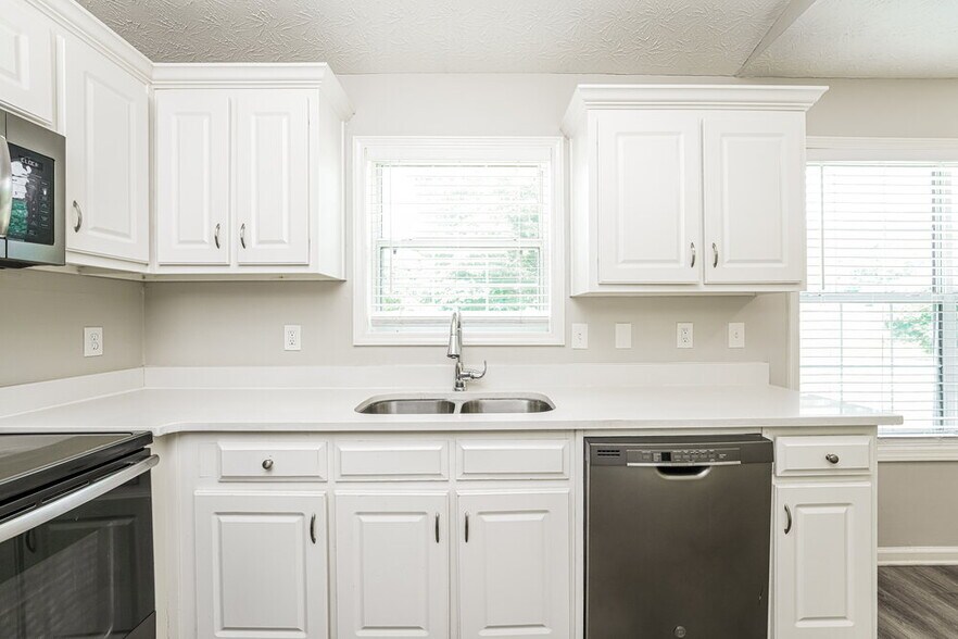 Building Photo - 45 Weldon Pl