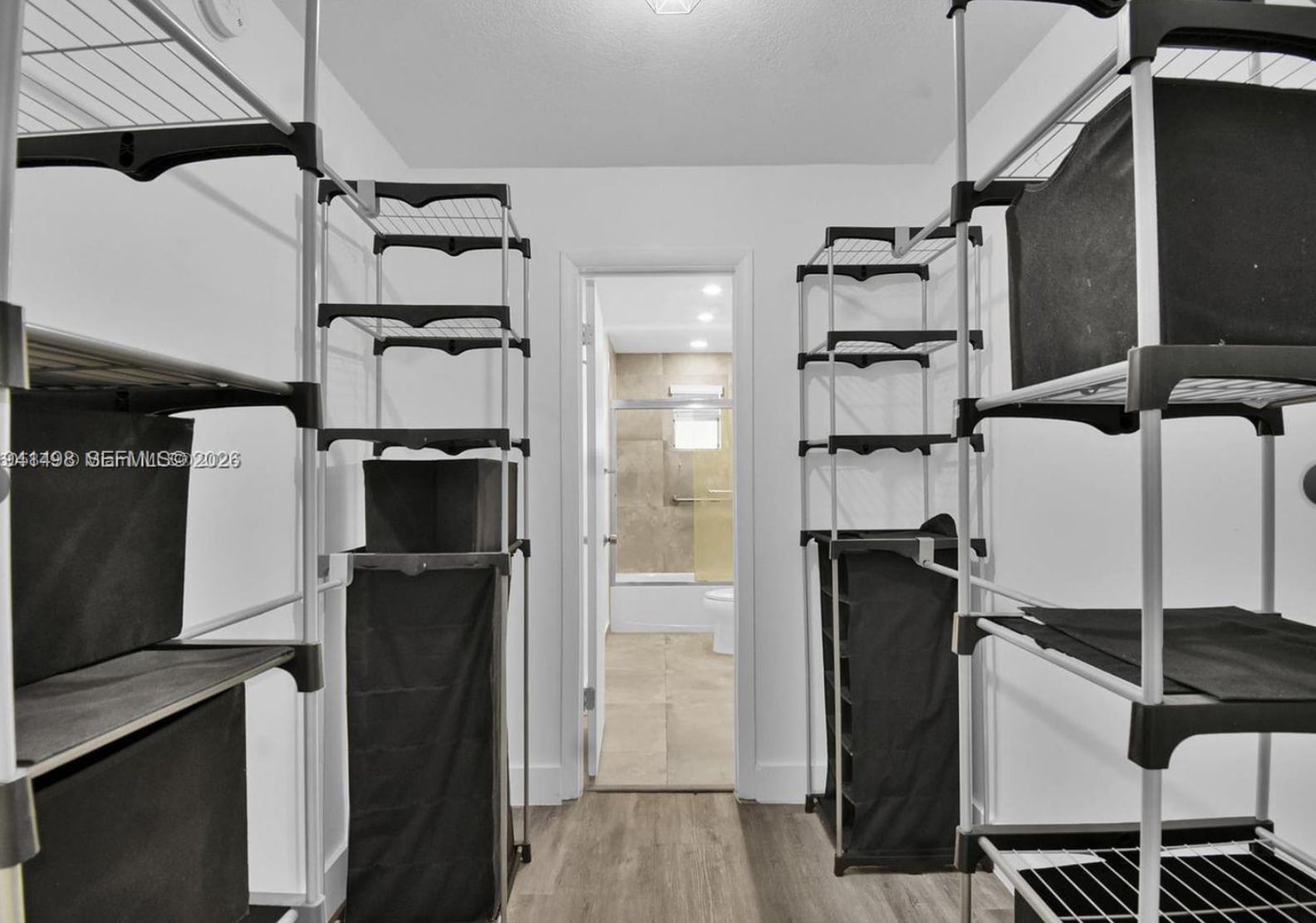 Building Photo - 9371 Fontainebleau Blvd