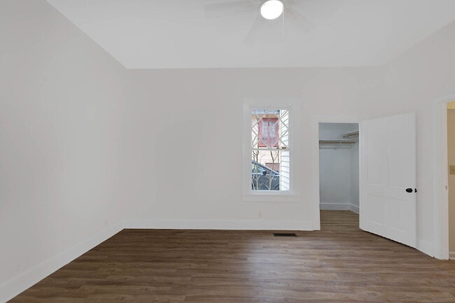 Building Photo - Stunning Renovated 4-Bedroom Home in Lakebottom with Screened Porch & Prime Location Near Fort Mo...