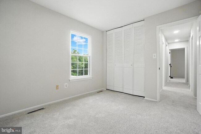 Building Photo - 4739 Bates Dr