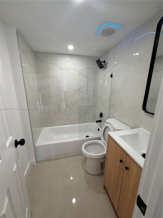 Building Photo - 1820 W 53rd St