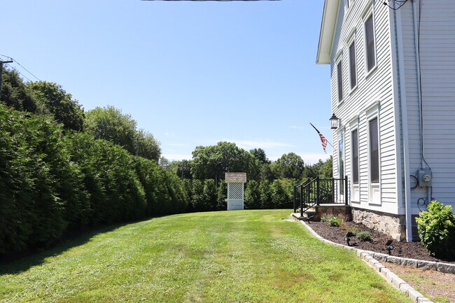 Building Photo - 374 Grassy Hill Rd