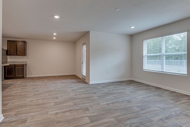 Building Photo - Spacious 4-Bedroom Home - Cambria
