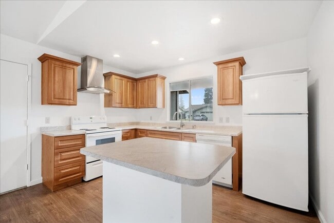 Building Photo - 1025 Marston St