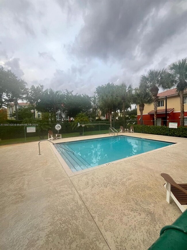 Building Photo - Modern Spacious 3-Bedroom 2-Story Condo in...