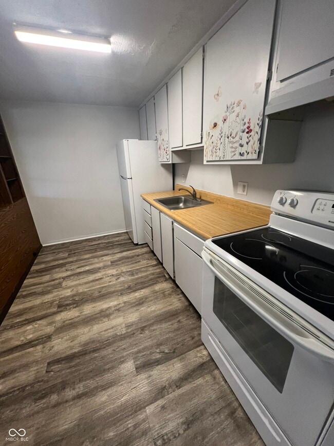 Building Photo - 2000 Indianapolis Rd