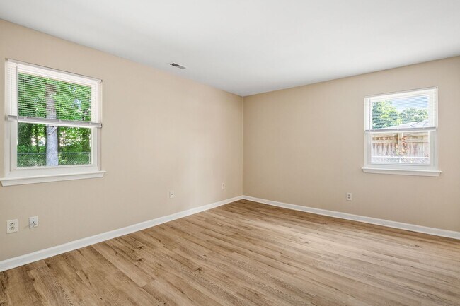 Building Photo - 4117 Rainbow Dr
