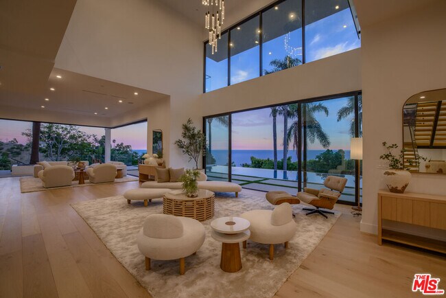 Building Photo - 4732 Avenida Del Mar